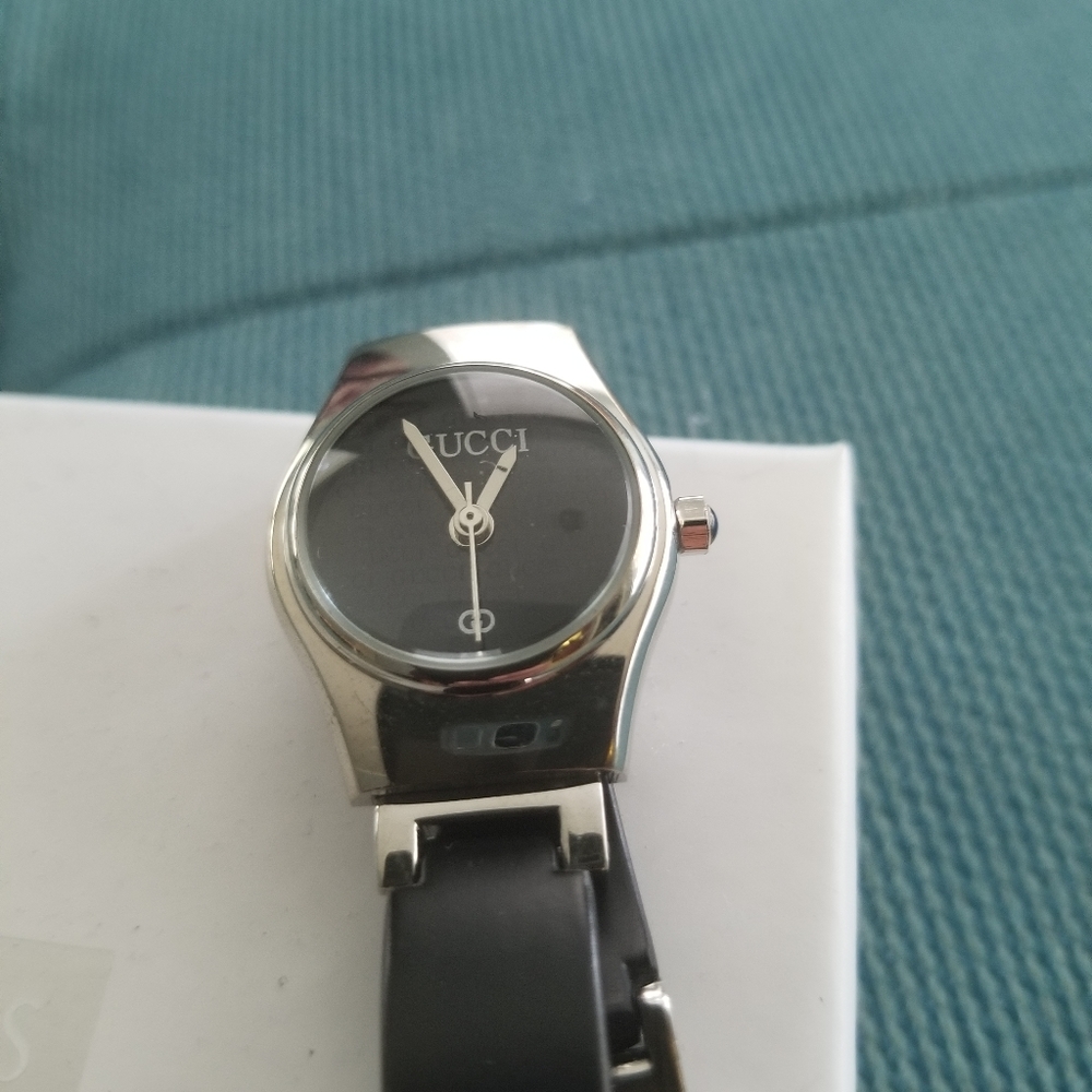 Gucci ladies watch 593120